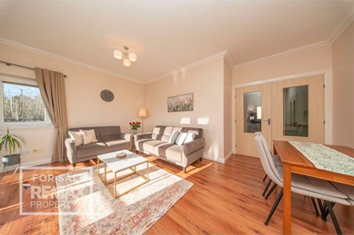 3 Bedroom Flat For Sale In Hawk Brae, Livingston, EH54