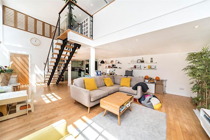2 Bedroom Flat For Sale In Hanover Place, Bow, London, E3