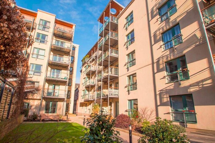 2 Bedroom Flat To Rent In Holyrood Road, Holyrood, Edinburgh, EH8