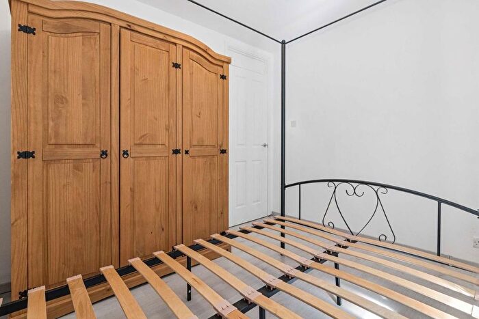 1 Bedroom Maisonette To Rent In Weavers Close, Isleworth, TW7