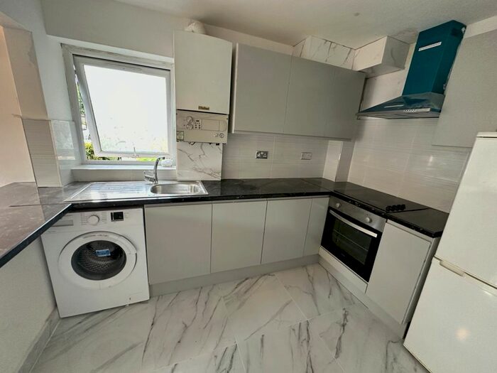 2 Bedroom Flat To Rent In September Way, Stanmore, HA7