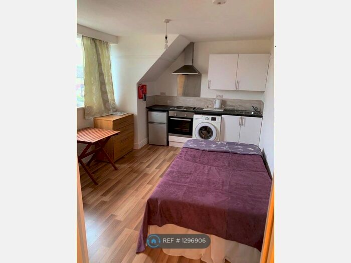 Studio To Rent In E. 203A Watford Road, Harrow HA1