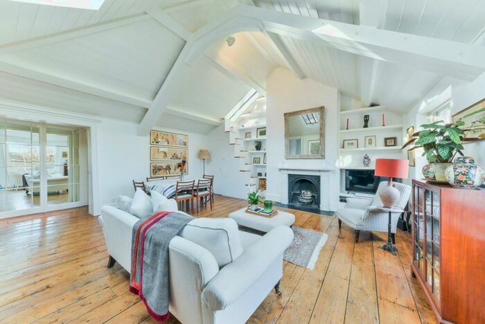 2 Bedroom Flat To Rent In Camberwell Grove London, SE5