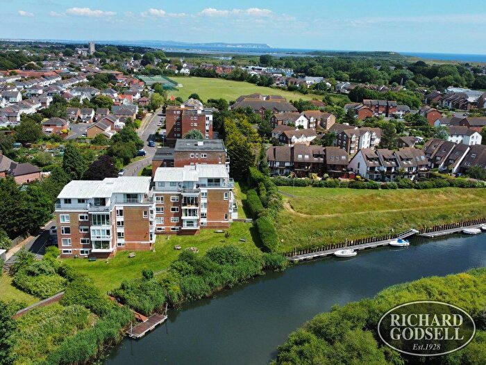 2 Bedroom Flat For Sale In Christchurch, BH23