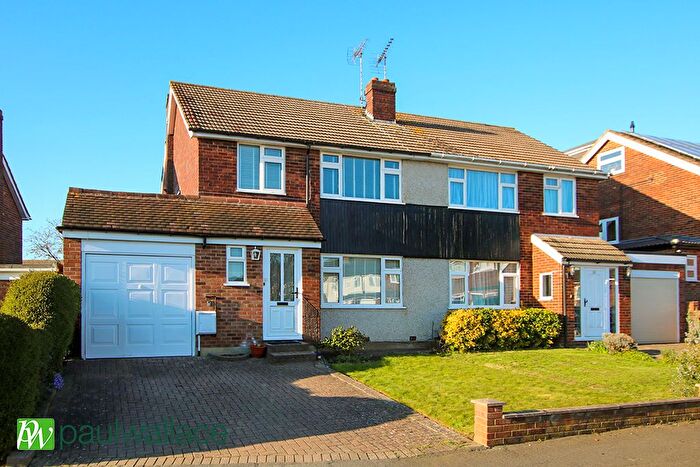 3 Bedroom Semi Detached House For Sale In Lulworth Avenue, West Cheshunt, EN7