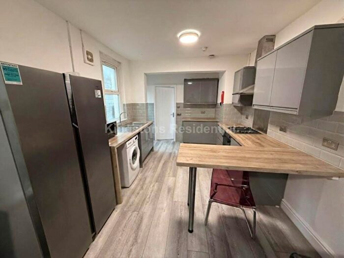 5 Bedroom Terraced House To Rent In Bedroom House At Bangor Street, Roath, Cardiff, CF24