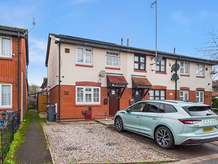 3 Bedroom End Terrace House For Sale In Heathlands Way, Hounslow, TW4