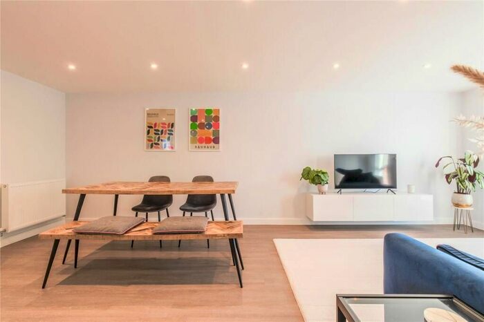 2 Bedroom Flat For Sale In Highmarsh Crescent, Manchester, M20