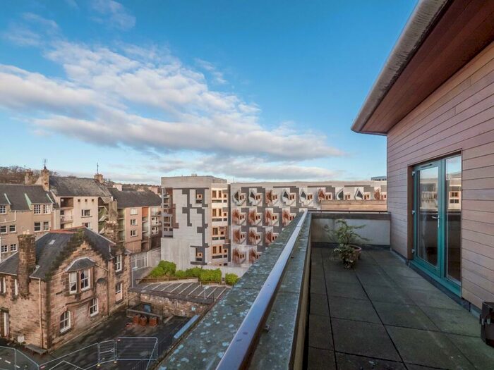 4 Bedroom Flat To Rent In Holyrood Road, The Park, Edinburgh, EH8