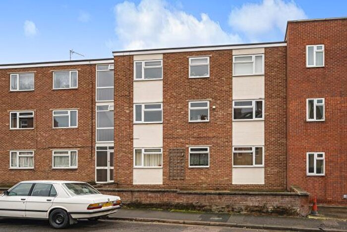 1 Bedroom Flat To Rent In Setler House, Banbury, OX16