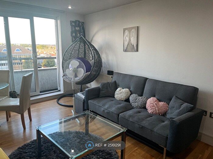 1 Bedroom Flat To Rent In Raphael House, Ilford, IG1