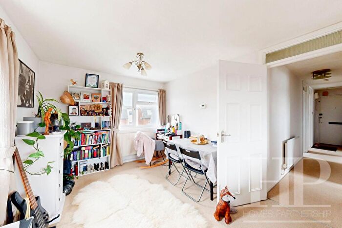 2 Bedroom Flat To Rent In Byrd Road, Crawley, RH11