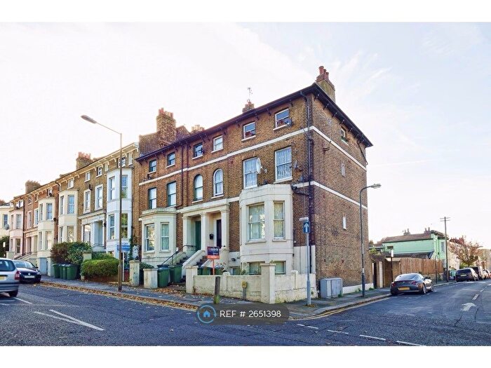 2 Bedroom Flat To Rent In Burrage Road, London, SE18