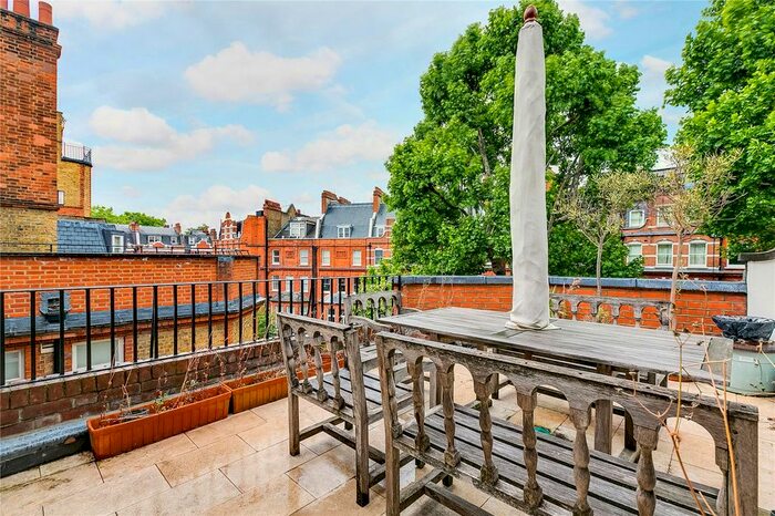3 Bedroom Flat To Rent In Egerton Gardens, Knightsbridge, SW3
