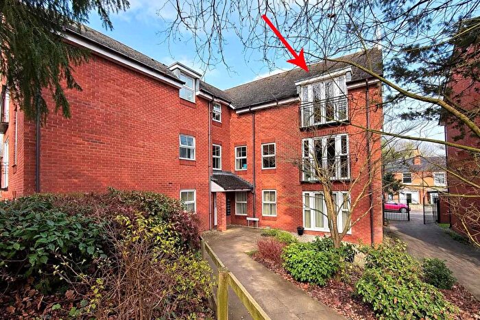 2 Bedroom Flat For Sale In Romani Close, Warwick, CV34