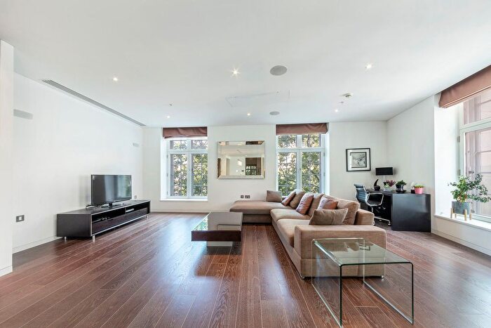 3 Bedroom Flat To Rent In Strand, London, WC2R
