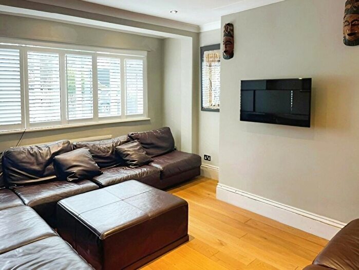 1 Bedroom Semi-Detached House To Rent In Oakhurst Rise, Carshalton, SM5