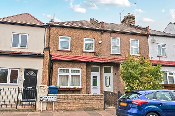 2 Bedroom Terraced House For Sale In Brunswick Avenue, London, N11