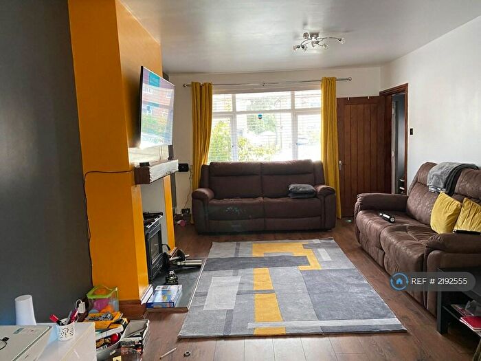 3 Bedroom Semi-Detached House To Rent In Middleton Road, Shirley, Solihull, B90