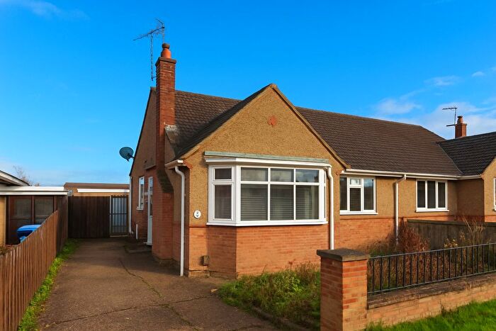 3 Bedroom Bungalow For Sale In Longmynd Drive, Duston, NN5
