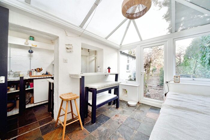 2 Bedroom Semi-Detached House For Sale In High Road, Wormley, Broxbourne, EN10