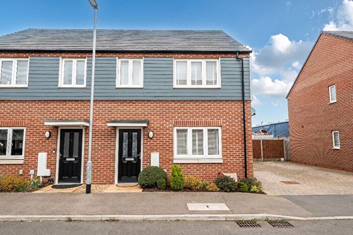 3 Bedroom Semi Detached House For Sale In Blewit Street, Spalding, Lincolnshire, PE11