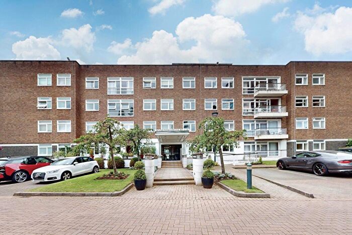3 Bedroom Apartment For Sale In St. Johns Wood Park, London, NW8