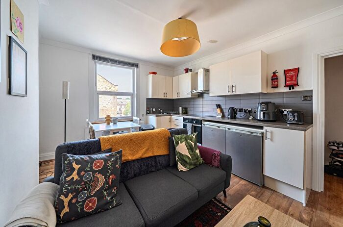 2 Bedroom Flat To Rent In Marlborough Road, Archway, London, N19