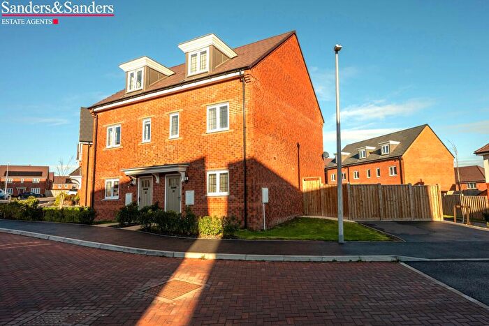 3 Bedroom Semi Detached House For Sale In Hopper Ave, Stratford-upon-Avon, CV37