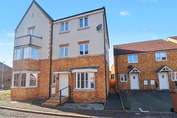 4 Bedroom Semi Detached House For Sale In Snowdon Close, Corby, NN18