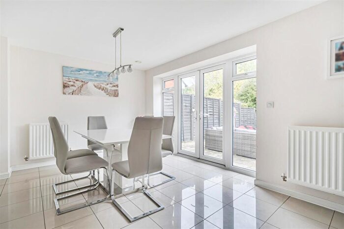 4 Bedroom Detached House For Sale In Cleverley Rise, Southampton, SO31