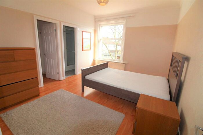2 Bedroom Apartment To Rent In Apt, , Street Lane, Leeds, LS8