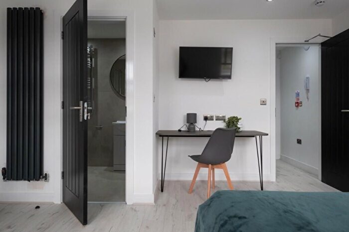 6 Bedroom Semi-Detached House To Rent In Avondale Street, Lincoln, LN2