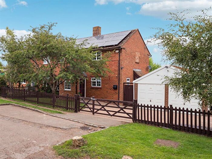 3 Bedroom Semi-Detached House For Sale In New Road, Drayton Parslow, Buckinghamshire, MK17