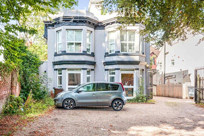 2 Bedroom Apartment To Rent In Third Avenue, NG7