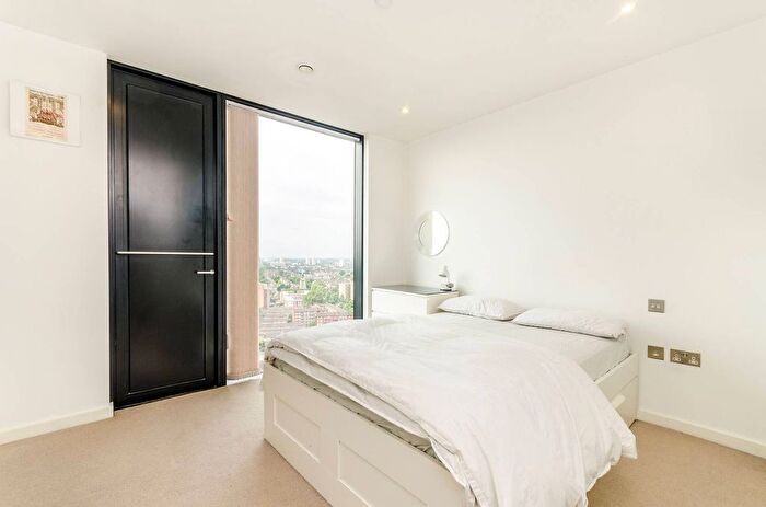 1 Bedroom Flat To Rent In The Strata, Elephant And Castle, London, SE1