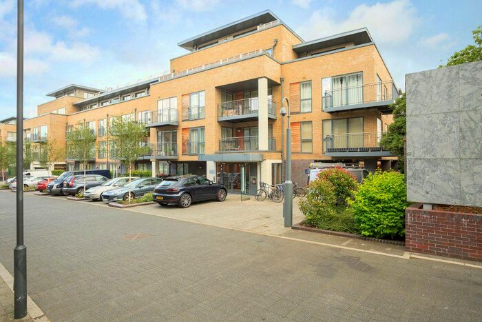 3 Bedroom Flat To Rent In Newton Court, Kingsley Walk, Cambridge, CB5