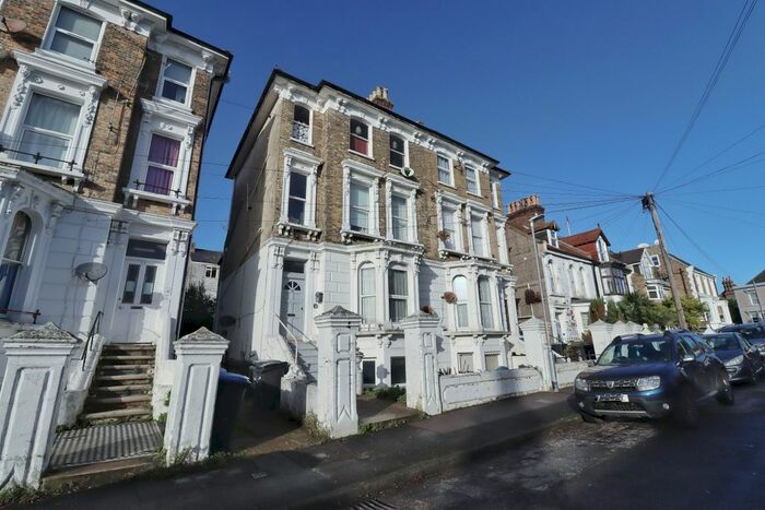 2 Bedroom Flat To Rent In Carlton Avenue, Ramsgate, CT11