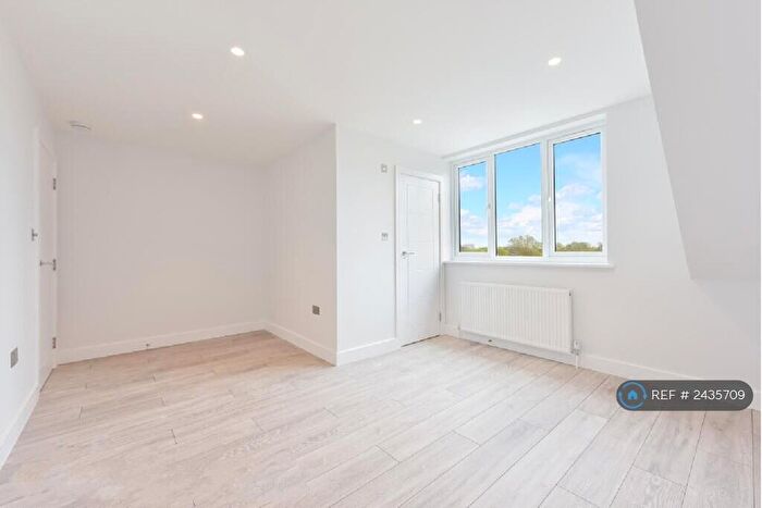 3 Bedroom Maisonette To Rent In Camellia Lane, Surbiton, KT5