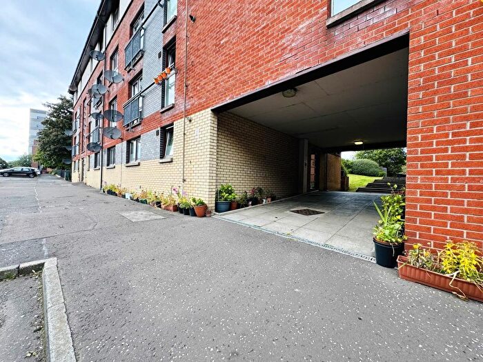 2 Bedroom Flat To Rent In Manresa Place, Glasgow, G4