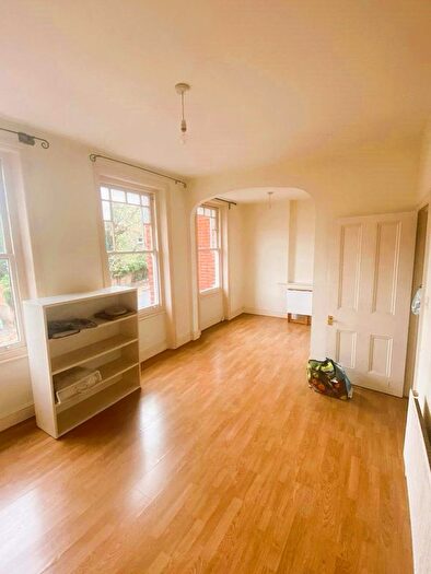 1 Bedroom Flat To Rent In Hillfield Avenue, London, N8