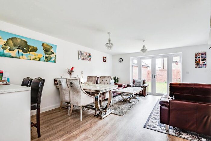 4 Bedroom Detached House For Sale In Scott Way, Swindon, SN1