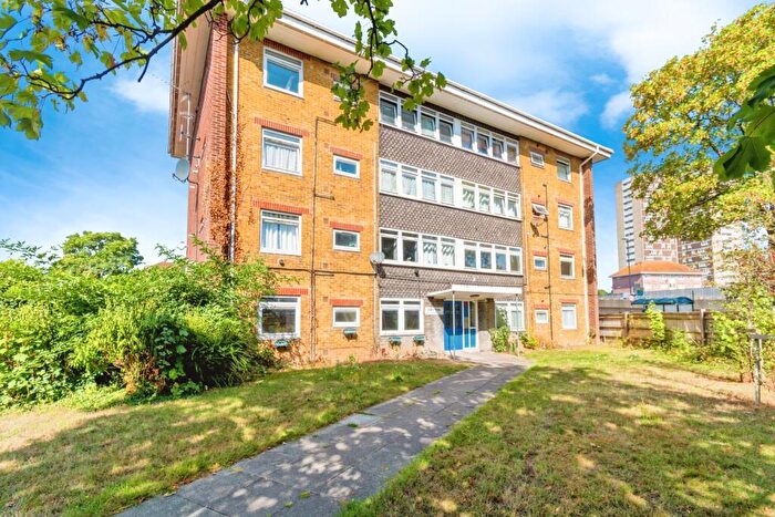 1 Bedroom Flat For Sale In Old Redbridge Road, Redbridge, Southampton, Hampshire, SO15