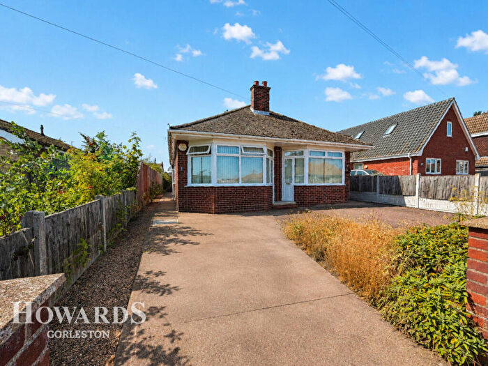 2 Bedroom Semi-Detached Bungalow For Sale In Chestnut Avenue, Bradwell, NR31