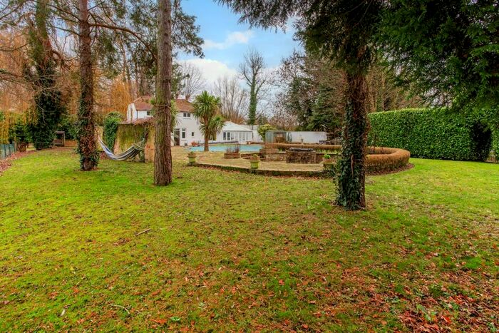 2 Bedroom Detached House To Rent In Mill Lane, Windsor, SL4