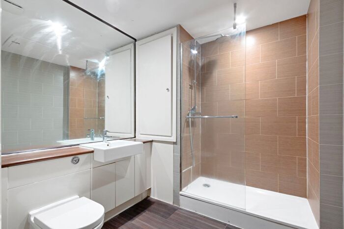 1 Bedroom Flat To Rent In Weir Road, Mitcham, SW19
