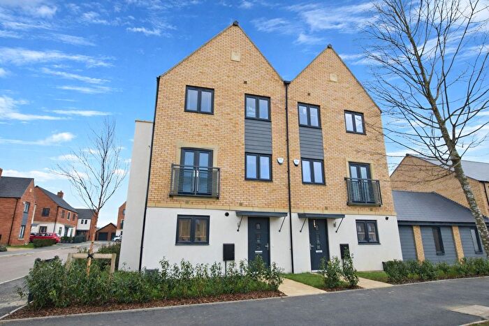 3 Bedroom Town House To Rent In Pelham Road, St. Neots, PE19