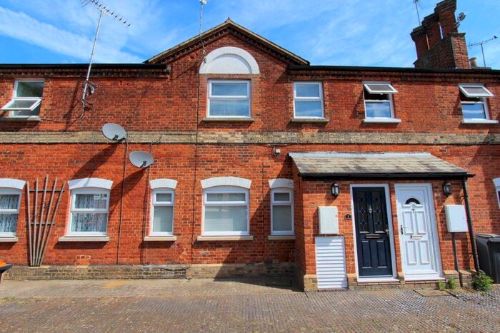 2 Bedroom Property To Rent In Pinecrest Mews, Leighton Buzzard, LU7