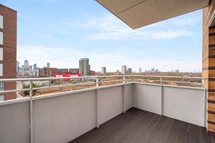 3 Bedroom Flat For Sale In St Andrews Development, Bow, E3