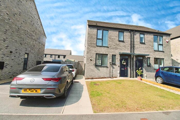 2 Bedroom Semi-Detached House For Sale In Memory Lane, Kingswood, Hull, HU7